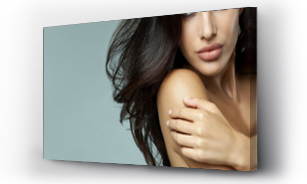 Wizualizacja Obrazu : #44484761 Portrait of delicate brunette woman