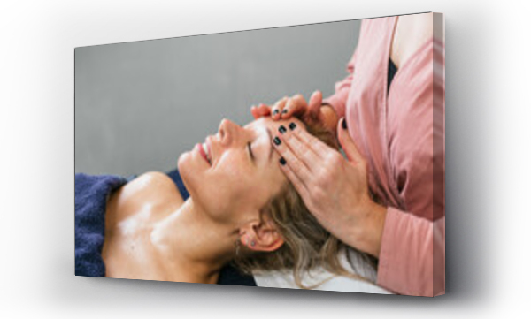 Wizualizacja Obrazu : #444948476 Anonymous masseuse doing massage for woman in spa salon
