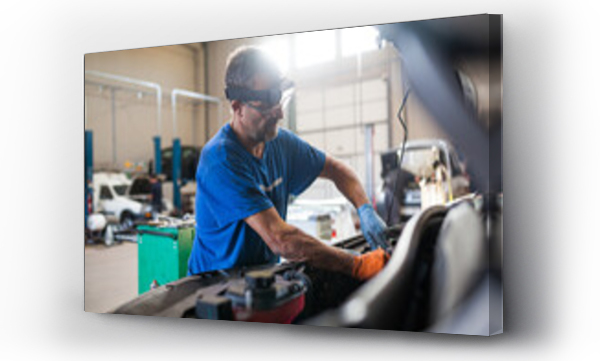 Wizualizacja Obrazu : #459710846 Male mechanic repairing automobile in workshop