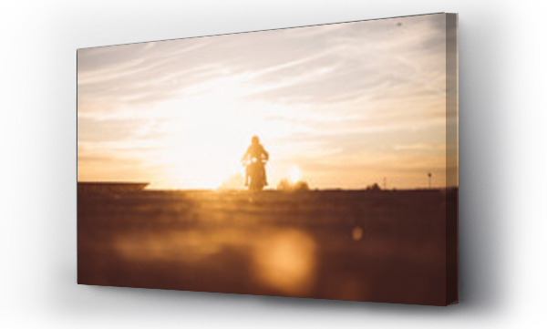 Wizualizacja Obrazu : #462749905 Silhouette of man riding custum motorcycle at sunset