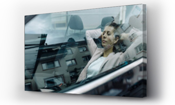 Wizualizacja Obrazu : #462784750 Businesswoman relaxing in car