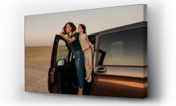 Wizualizacja Obrazu : #463712683 Redhead mother and daughter posing in a car door