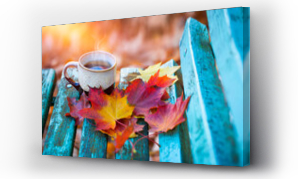 Wizualizacja Obrazu : #466102577 fili?anka kawy w jesienny poranek, kawa o poranku i kolorowe jesienne li?cie, herbata na tarasie	