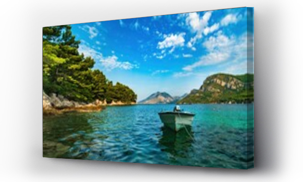 Wizualizacja Obrazu : #483804390 Wybrze?e i morze Chorwacji z kamienn? pla?? i niebieskim niebem z bia?ymi chmurami