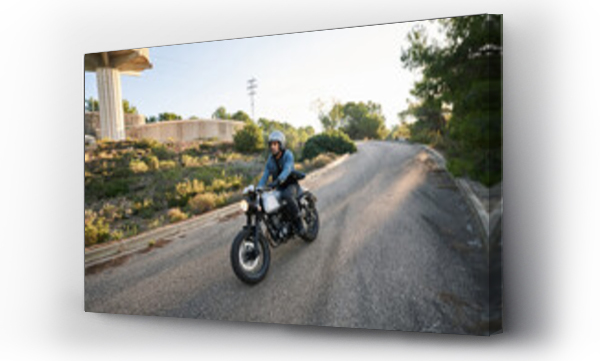 Wizualizacja Obrazu : #486605765 Biker riding motorcycle in city