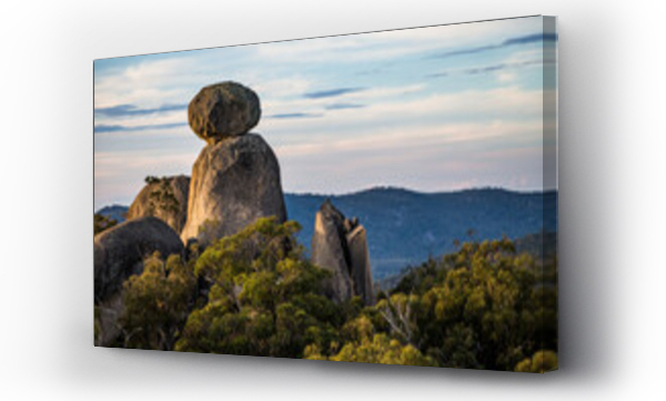 Wizualizacja Obrazu : #502257885 Sphinx Rock Landscape Girraween