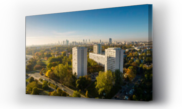 Wizualizacja Obrazu : #537638519 Warszawa, jesienny pejza? miasta. Widok z drona na centrum miasta.