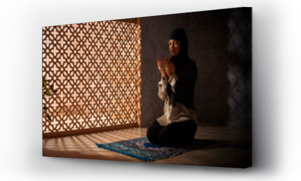 Wizualizacja Obrazu : #548507778 Portrait of a Muslim woman praying at home