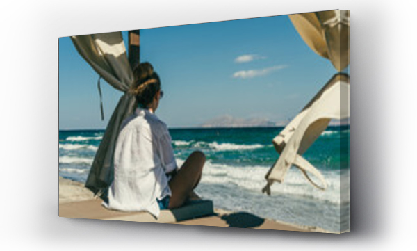 Wizualizacja Obrazu : #571664156 Kobieta relaksuje si? nad Morzem Egejskim, Wyspa Kos