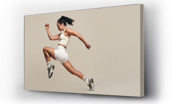 Wizualizacja Obrazu : #608191919 Sportswoman running and doing strength training in a studio