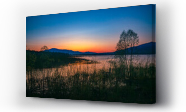 Wizualizacja Obrazu : #610364050 Wieczorny krajobraz wodny. 