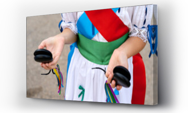 Wizualizacja Obrazu : #612638646 Girl with traditional costume holding castanets