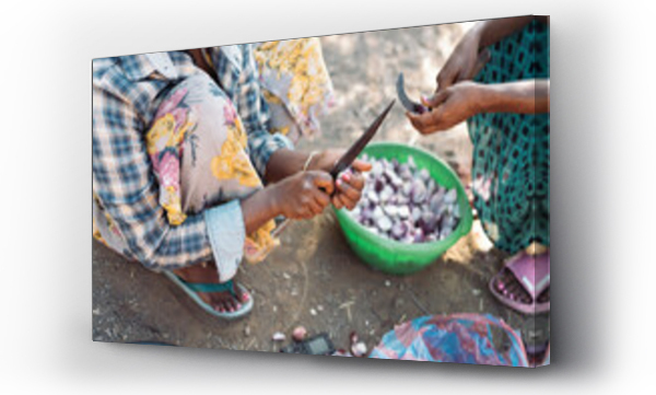 Wizualizacja Obrazu : #612672516 African women cooking in traditional clothing.