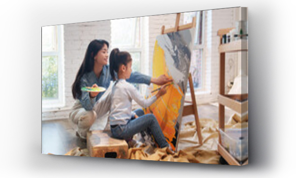 Wizualizacja Obrazu : #623845236 Tutor tutoring students learning painting