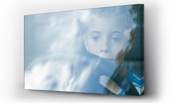 Wizualizacja Obrazu : #642005671 Close up of little boy sitting inside car pretending to drive

