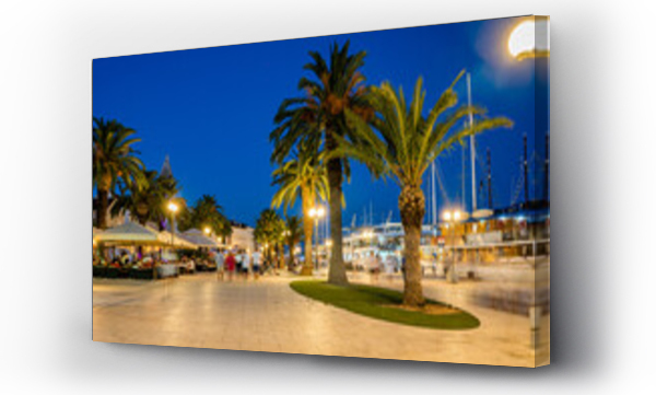 Wizualizacja Obrazu : #647975601 Trogir, zabytkowe miasto portowe w Chorwacji nad morzem Adriatyckim, noc?.