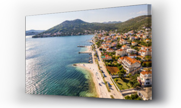 Wizualizacja Obrazu : #647976911 Wybrze?e Morza Adriatyckiego w Chorwacji, okolice miejscowo?ci Poljica i Marina. Panorama latem z lotu ptaka.