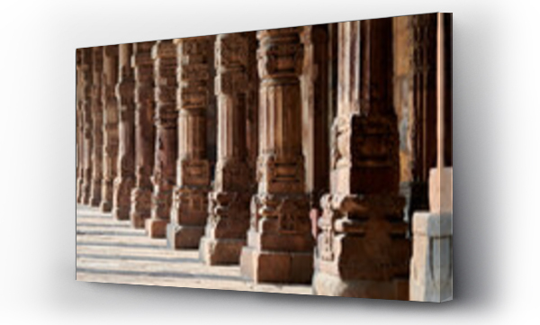 Wizualizacja Obrazu : #661126788 Stone columns with decorative bas relief of Qutb complex in South Delhi, India, close up pillars in ancient ruins of mosque landmark, popular touristic spot in New Delhi, ancient indian architecture
