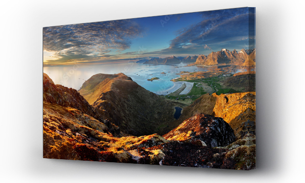 Norwegia Krajobrazowa panorama z oceanem i górami - Lofoty
