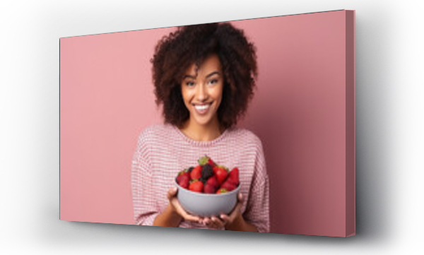 Wizualizacja Obrazu : #662601423 Black woman eating healthy fruit and berries