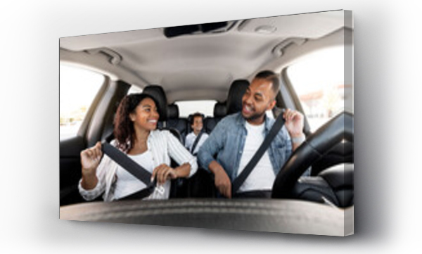 Wizualizacja Obrazu : #667303211 Happy african american family enjoying car ride together