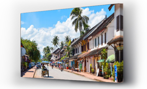 Wizualizacja Obrazu : #673181604 Casas coloniales en la calle principal de Luang Prabang en Laos