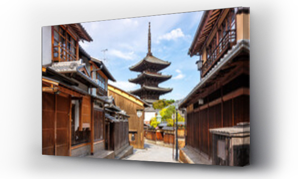 Wizualizacja Obrazu : #679634286 Historical old town of Kyoto with Yasaka Pagoda and Hokan-ji Temple in Japan