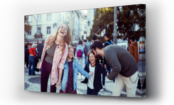 Wizualizacja Obrazu : #686229803 Young family walking in a Busy City Square