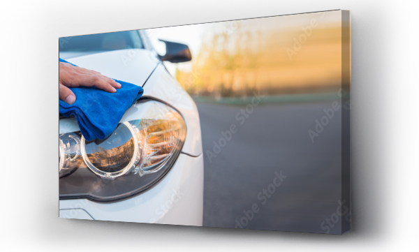 Wizualizacja Obrazu : #687165347 man cleaning car with cloth