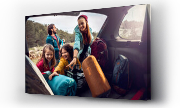 Wizualizacja Obrazu : #693650220 Family taking camping gear out of car