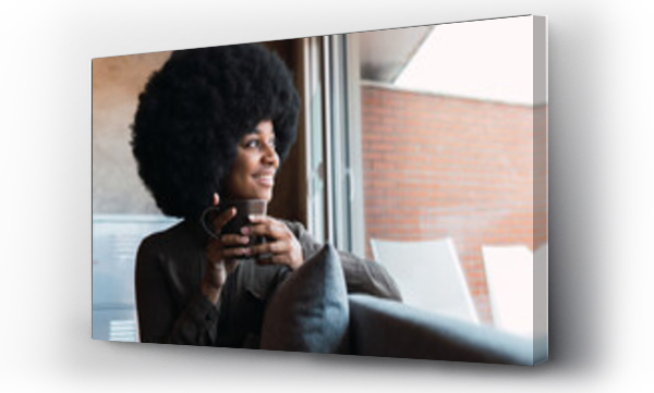 Wizualizacja Obrazu : #699253670 Cheerful black woman with cup of coffee