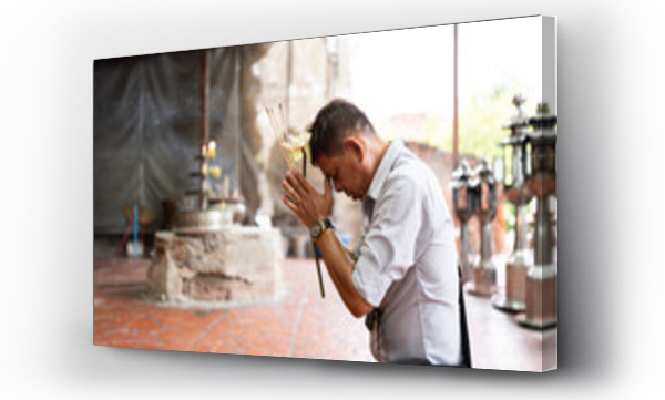 Wizualizacja Obrazu : #771043151 Man praying at temple.