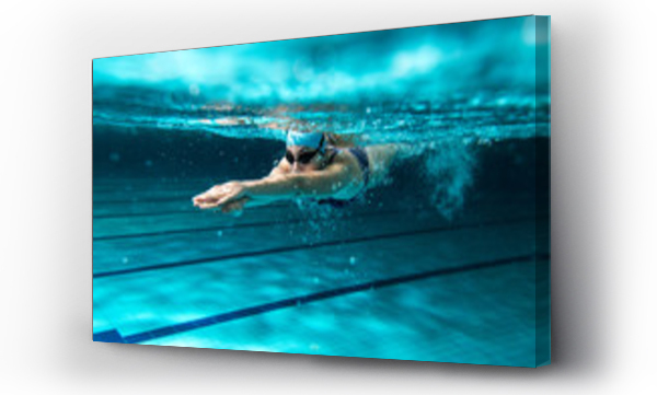 Kobieta pływaczka na basenie, zdjęcie podwodne.