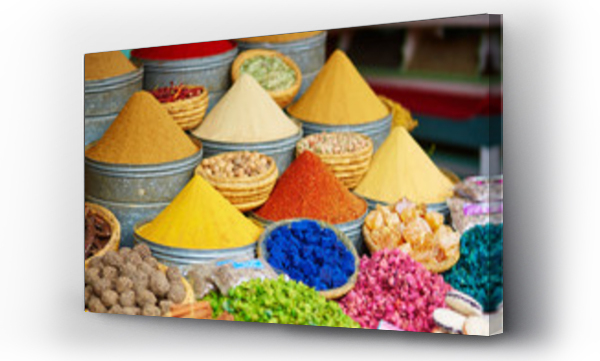 Wybór przypraw na marokańskim targu