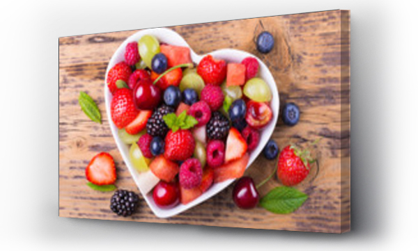 Wizualizacja Obrazu : #85538945 Sałatka owocowa w miseczce w kształcie serca - zdrowe odżywianie