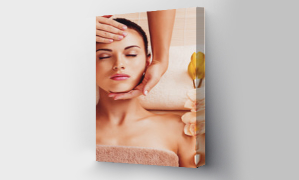 Wizualizacja Obrazu : #92622280 Masseur doing massage the head of an woman in spa salon